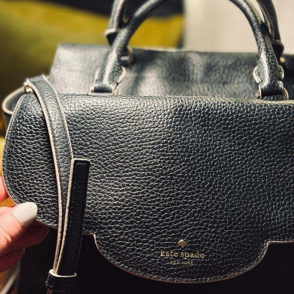 Full Size Kate Spade Leewood Place Leather Crossbody Bag Tote Black Scallops - Picture 3 of 10